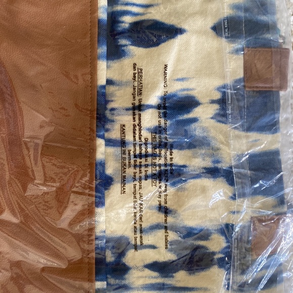 Lu+Elle Tie Dye Laguna Tote in Indigo - Picture 6 of 9